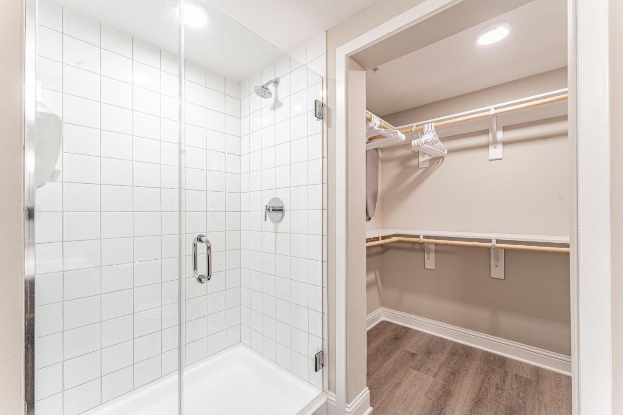 Апартаменти Upscale Modern Apts - Free Parking, Fast Wifi, Courtyard Остін Екстер'єр фото