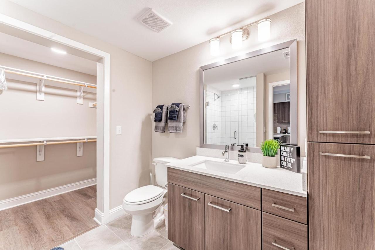 Апартаменти Upscale Modern Apts - Free Parking, Fast Wifi, Courtyard Остін Екстер'єр фото