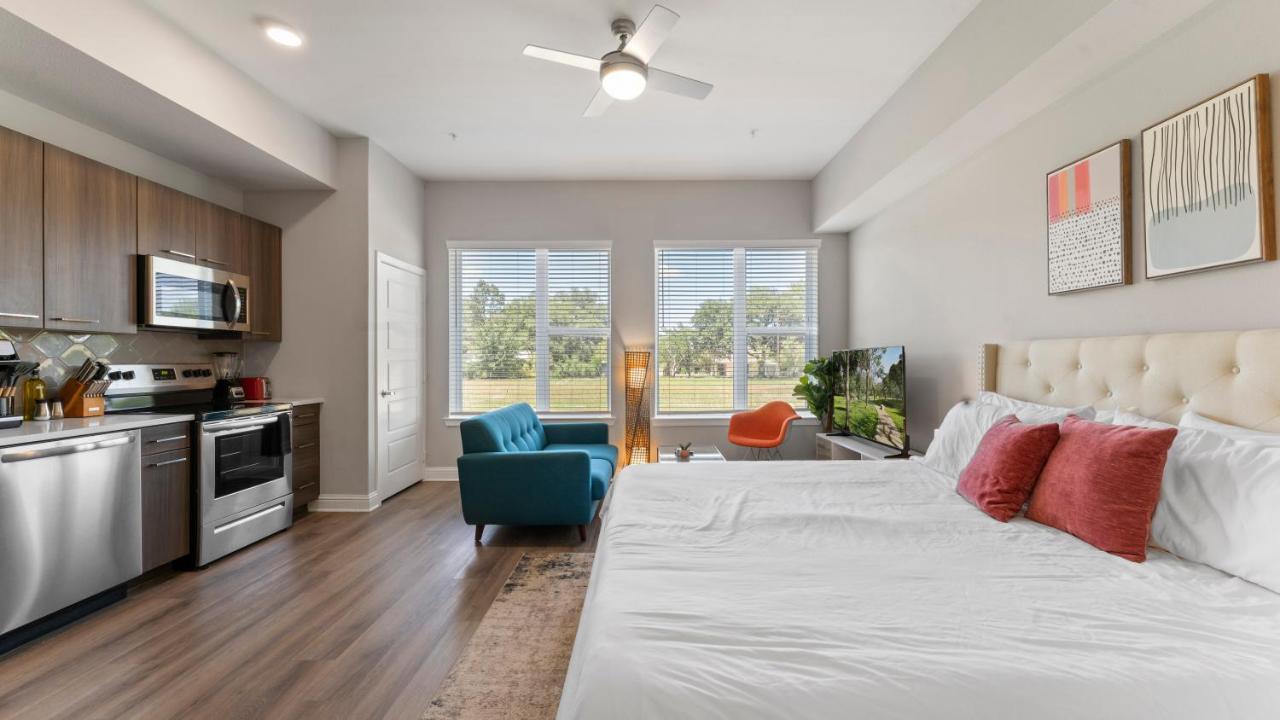 Апартаменти Upscale Modern Apts - Free Parking, Fast Wifi, Courtyard Остін Екстер'єр фото