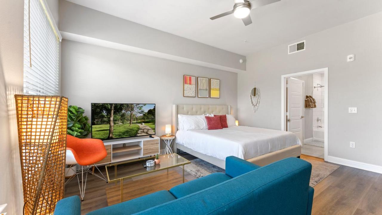 Апартаменти Upscale Modern Apts - Free Parking, Fast Wifi, Courtyard Остін Екстер'єр фото