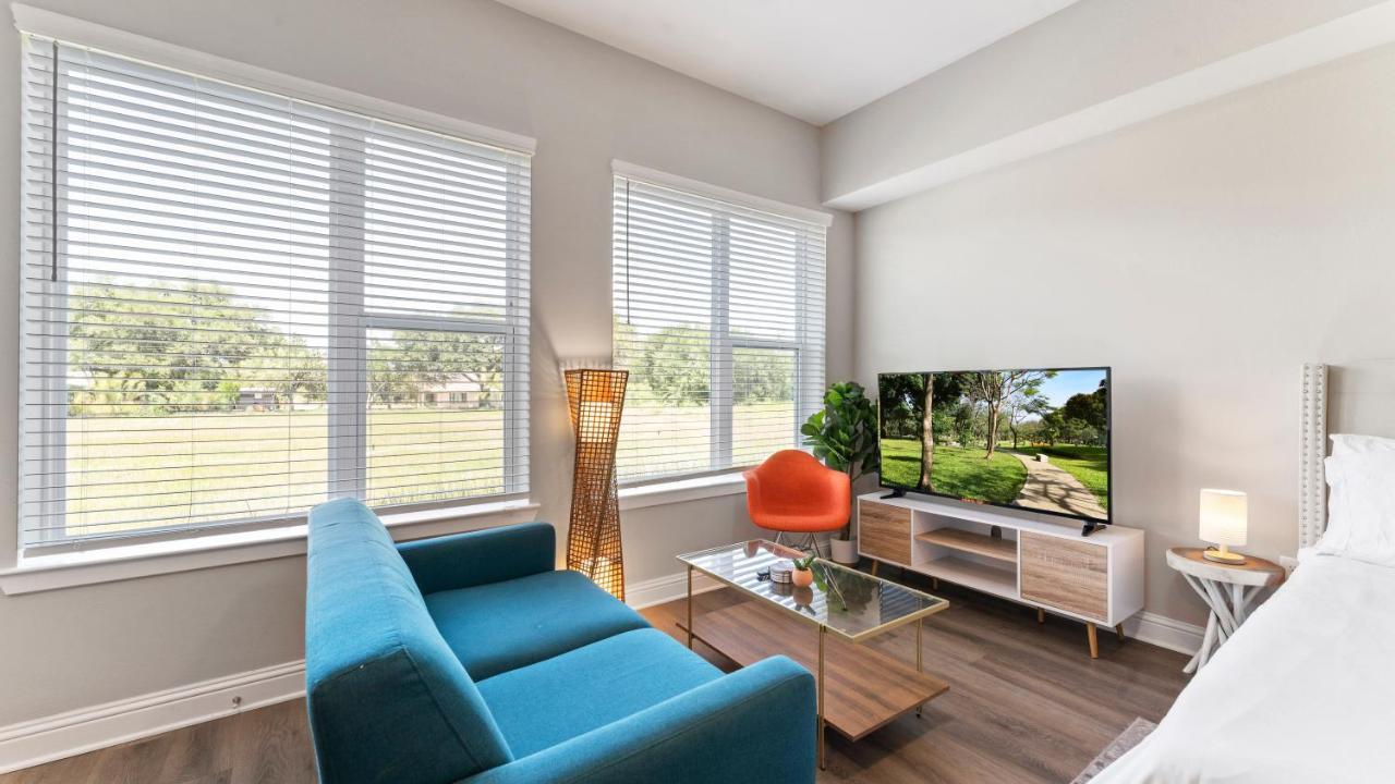 Апартаменти Upscale Modern Apts - Free Parking, Fast Wifi, Courtyard Остін Екстер'єр фото