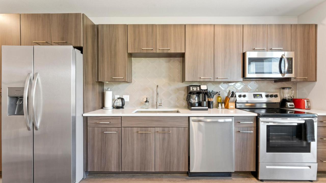 Апартаменти Upscale Modern Apts - Free Parking, Fast Wifi, Courtyard Остін Екстер'єр фото