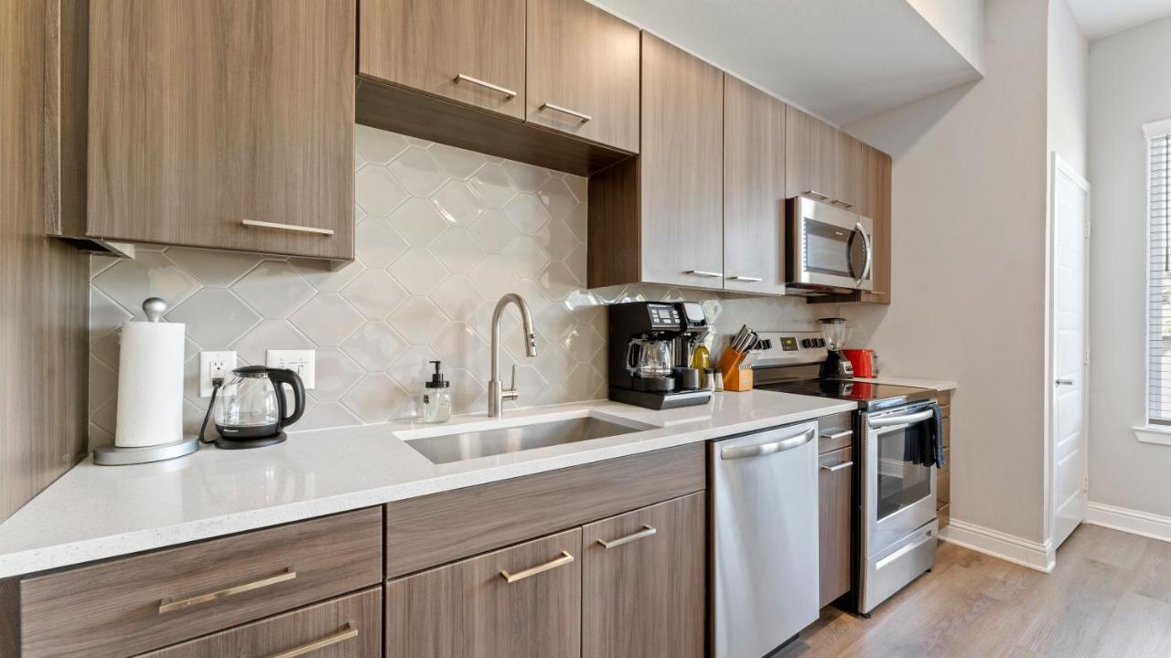 Апартаменти Upscale Modern Apts - Free Parking, Fast Wifi, Courtyard Остін Екстер'єр фото