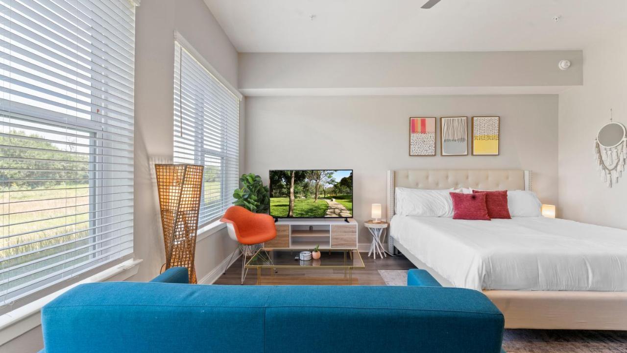 Апартаменти Upscale Modern Apts - Free Parking, Fast Wifi, Courtyard Остін Екстер'єр фото