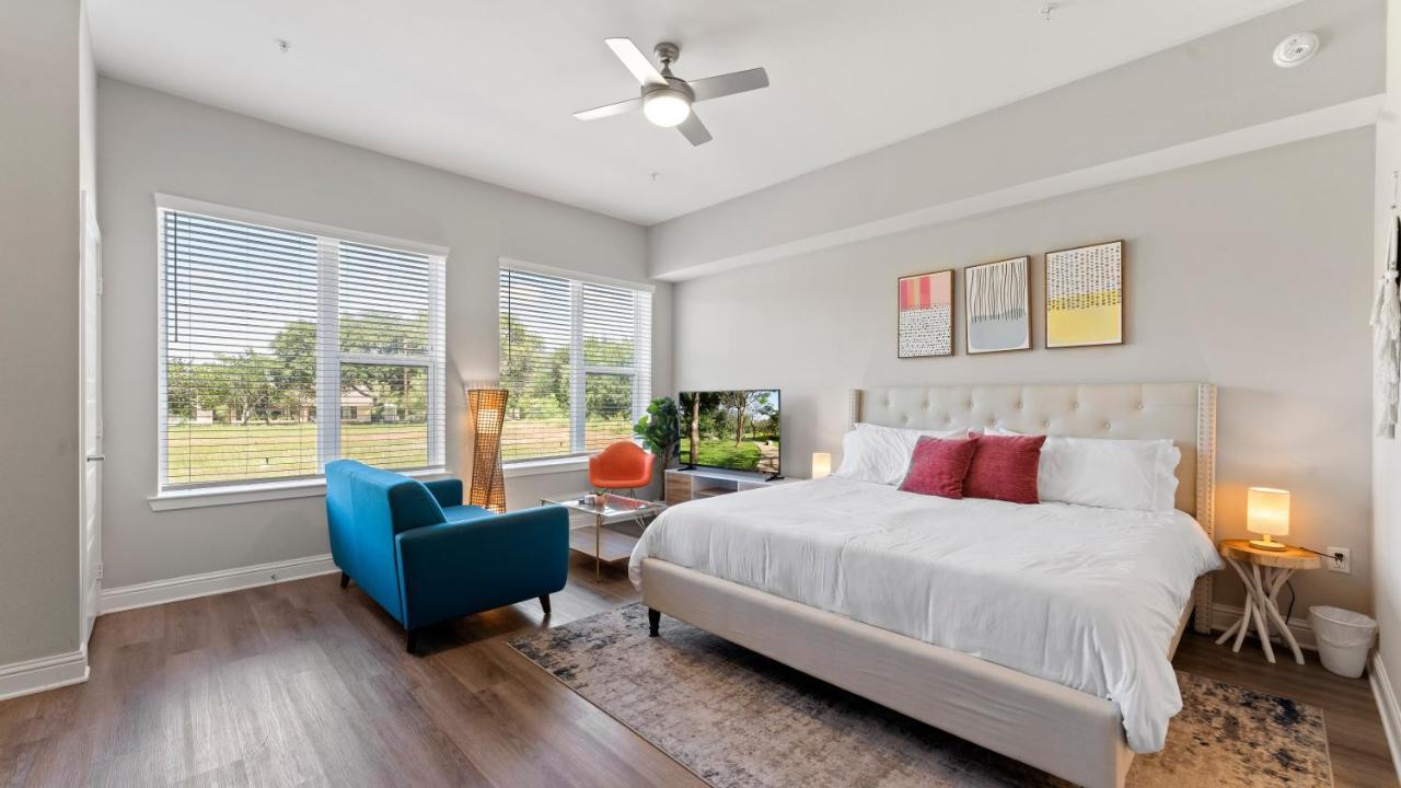 Апартаменти Upscale Modern Apts - Free Parking, Fast Wifi, Courtyard Остін Екстер'єр фото